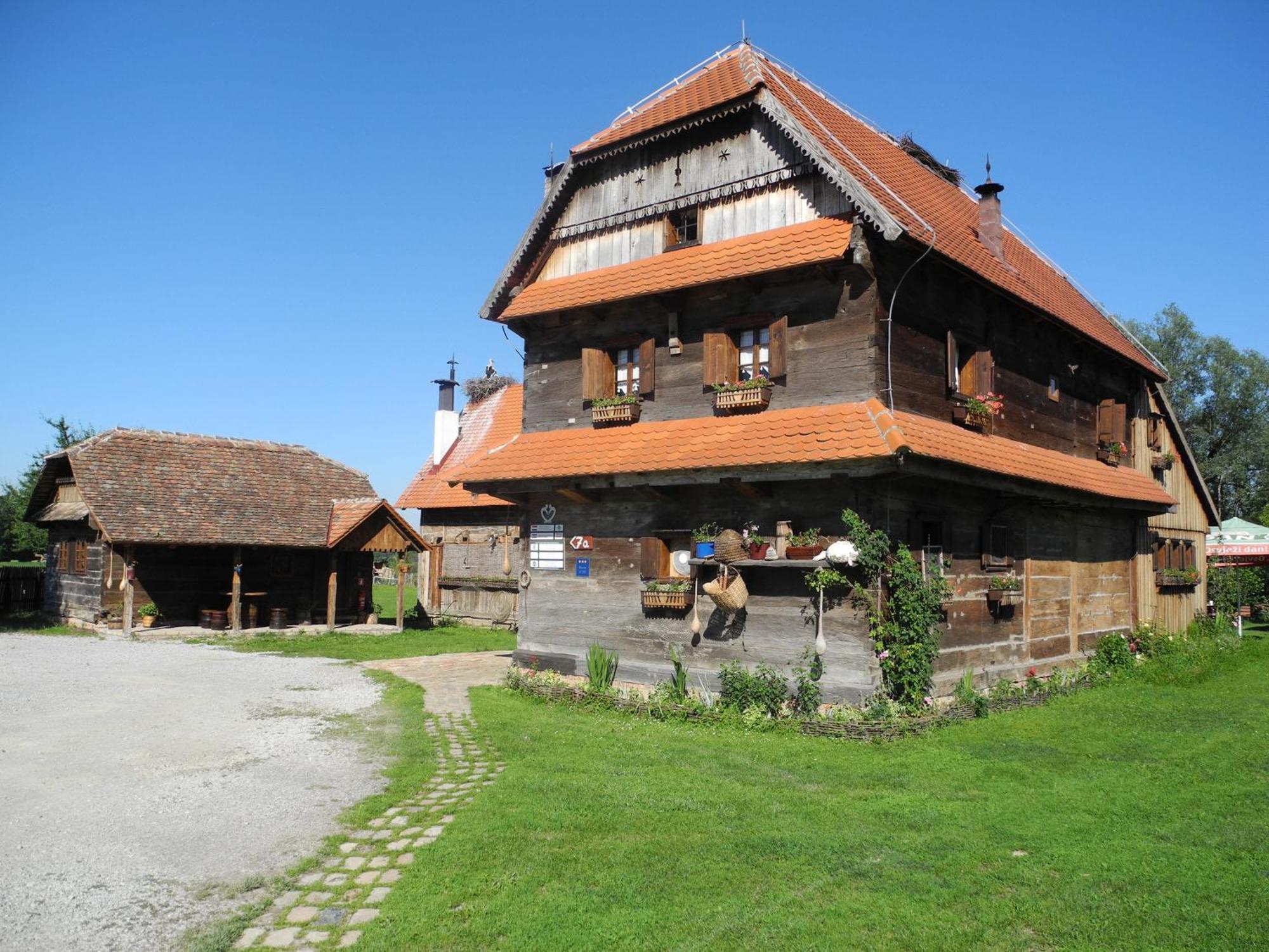 Tradicije Cigoc Hotel Exterior foto