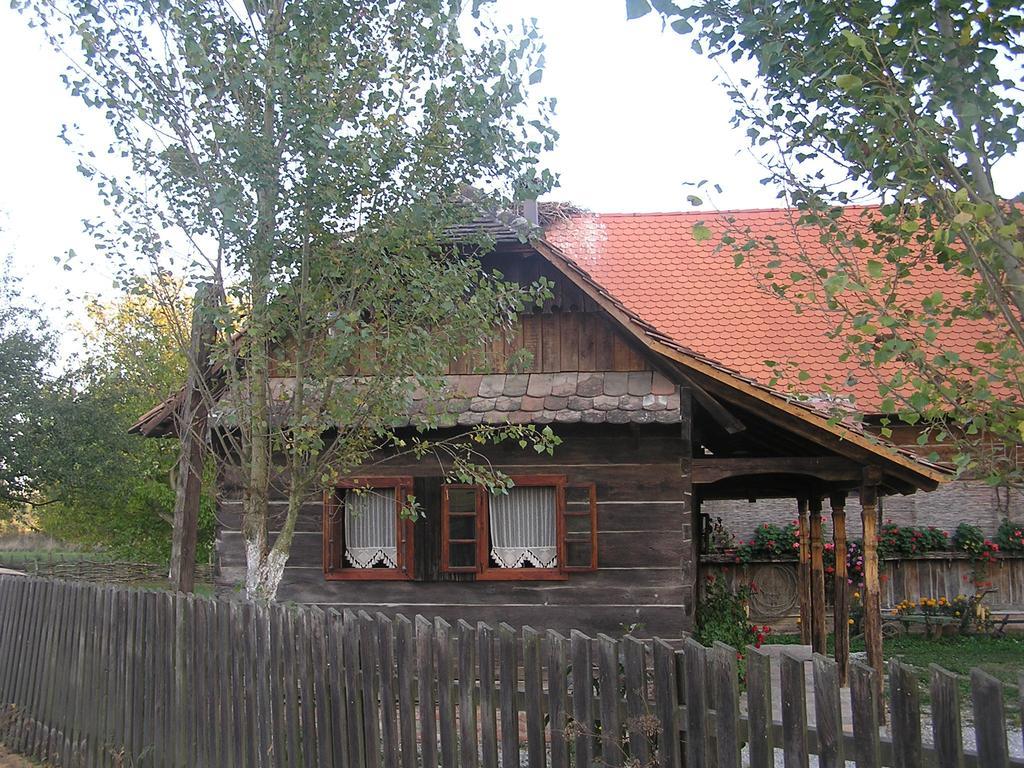 Tradicije Cigoc Hotel Exterior foto